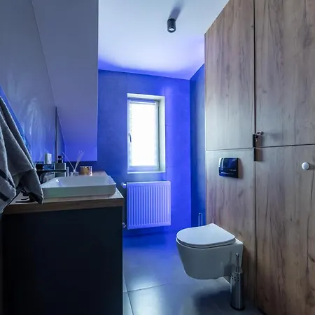 Black & White 瓦多维采