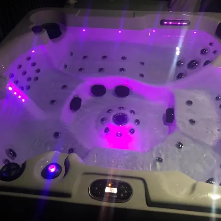 Black & White 公寓 瓦多维采